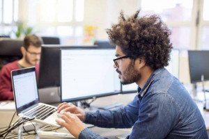Conozca las ventajas de un software de gestión del call center “todo en uno”