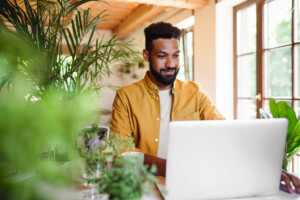 Agents virtuels : libérez-vous des limites des chatbots traditionnels