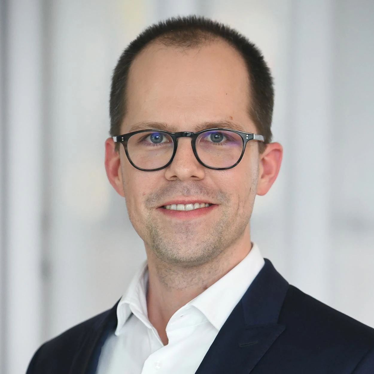 Dr. Tobias Hlavka