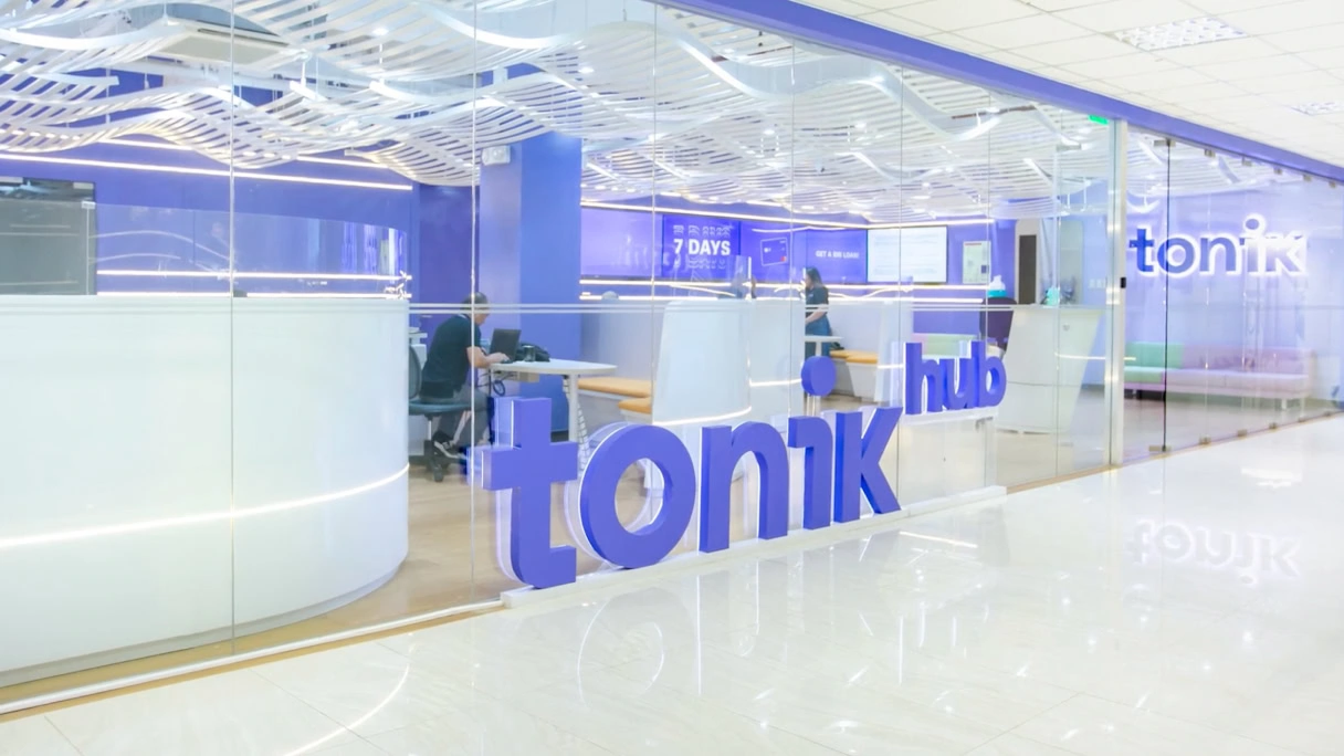 Customer story video still tonikbank